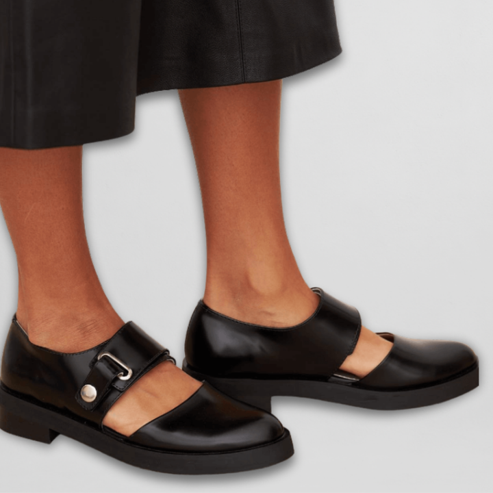 Women's Classic Mary Jane Flats with Buckle - Everyday Elegance