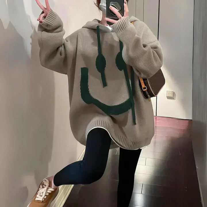 Women's Smiley Print Cozy Hoodie - Everyday Warmth & Style