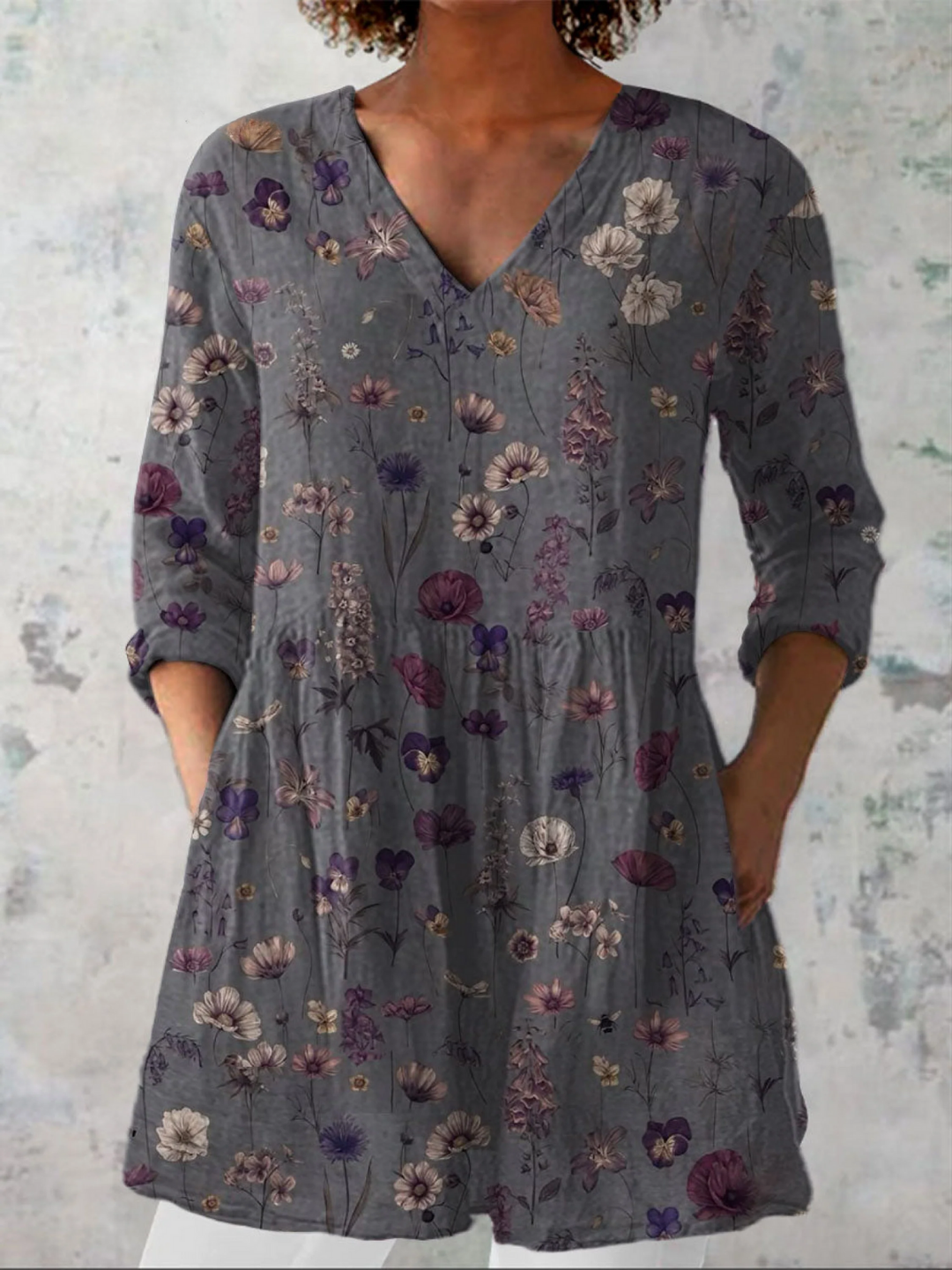 Women's Extended V-Neck Tunic with Pockets - Everyday Elegance