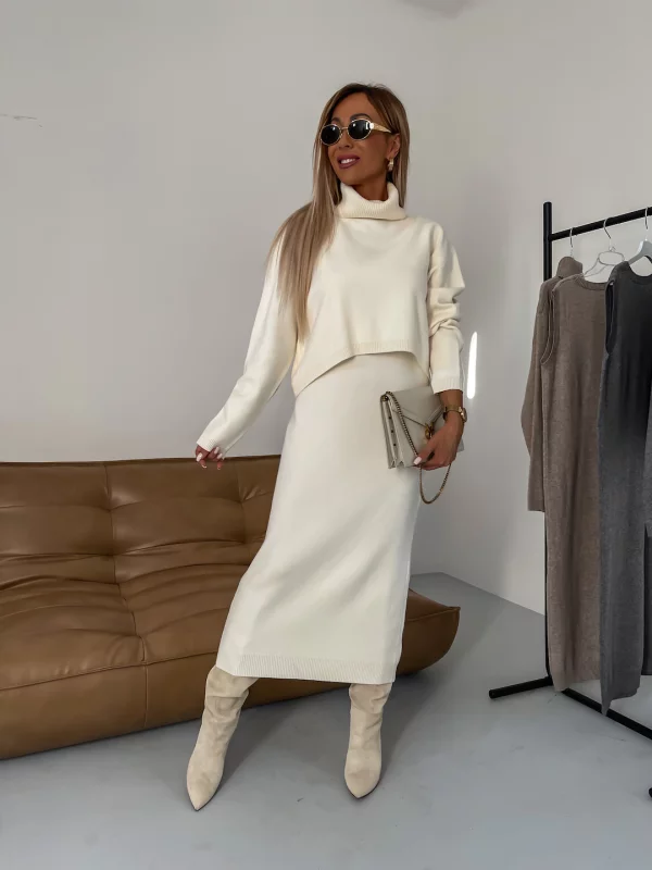 Women's Knit Two-Piece Set - Effortless Transitional Layering