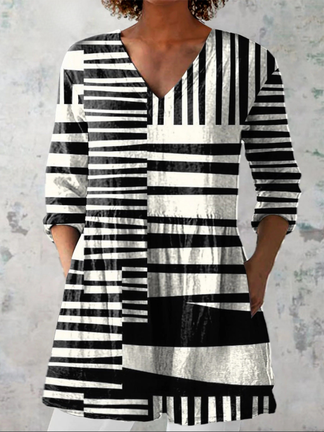 Women's Extended V-Neck Top - Effortless Everyday Style