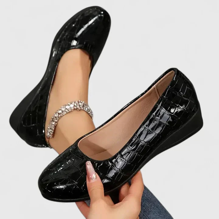 Women's Elegant Everyday Flats - Sleek & Supportive
