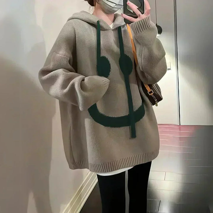 Women's Smiley Print Cozy Hoodie - Everyday Warmth & Style