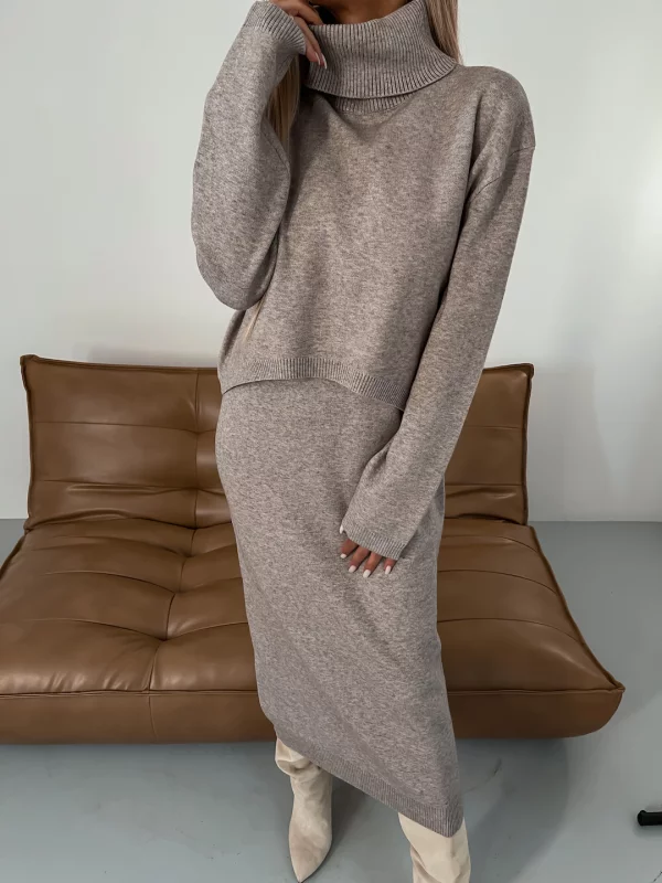 Women's Knit Two-Piece Set - Effortless Transitional Layering