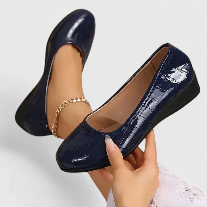 Women's Elegant Everyday Flats - Sleek & Supportive
