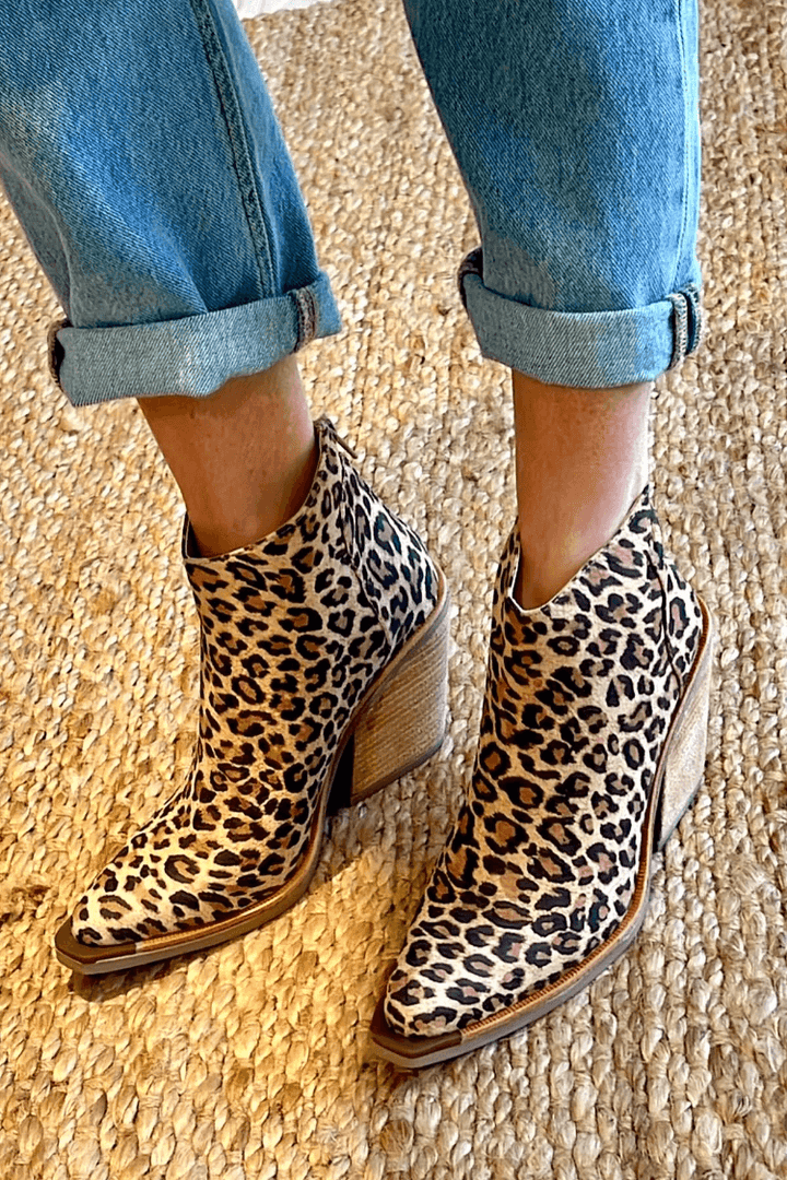 Women's Pointed Toe Cowboy Boots - Bold Western Icon