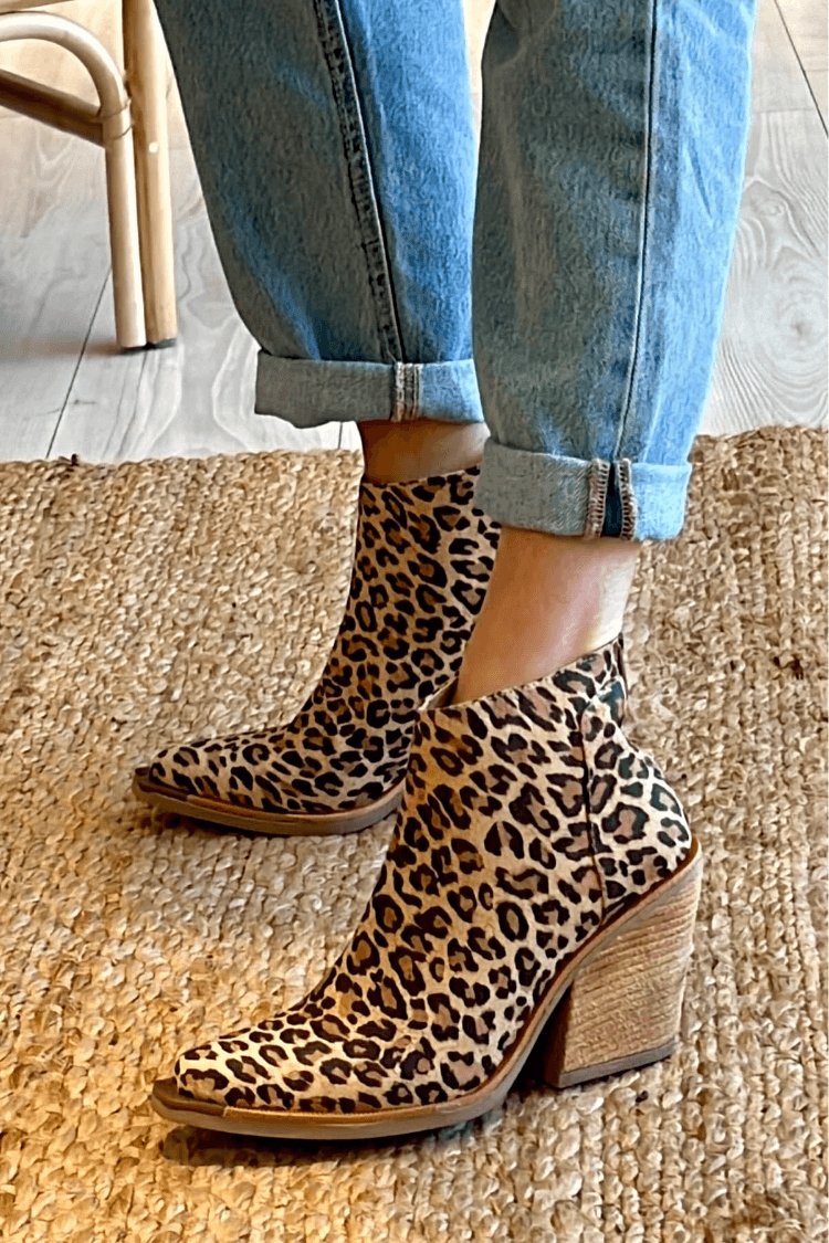 Women's Pointed Toe Cowboy Boots - Bold Western Icon