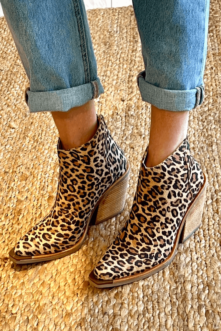Women's Pointed Toe Cowboy Boots - Bold Western Icon