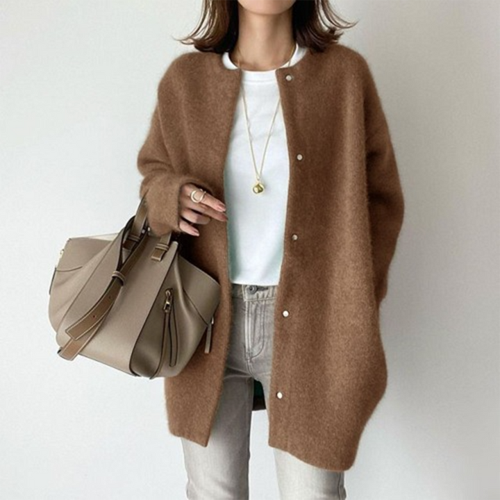 Women's Classic Cardigan - Effortless Warmth and Style
