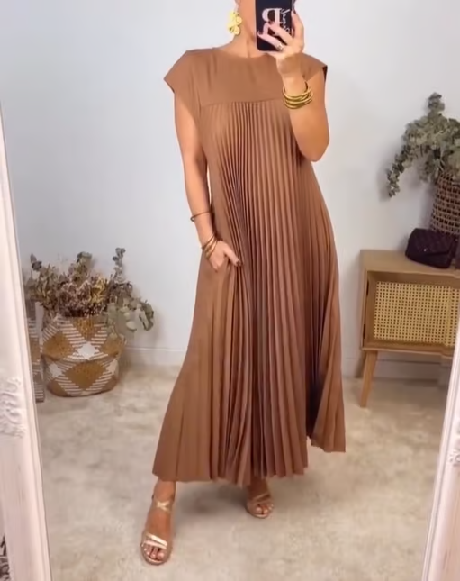 Women's Pleated Sleeveless Maxi Dress - Timeless Comfort