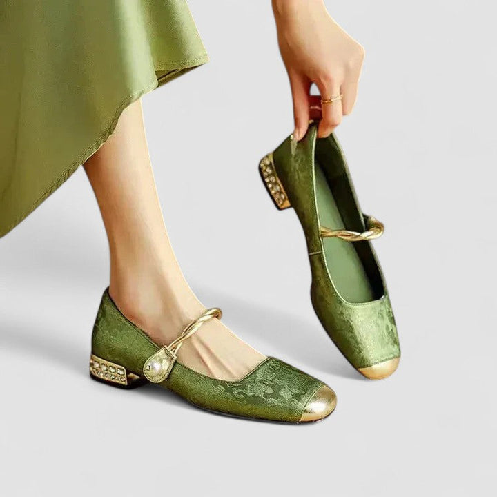 Women's Mary Jane Dress Shoes with Low Block Heel - Vintage Charm