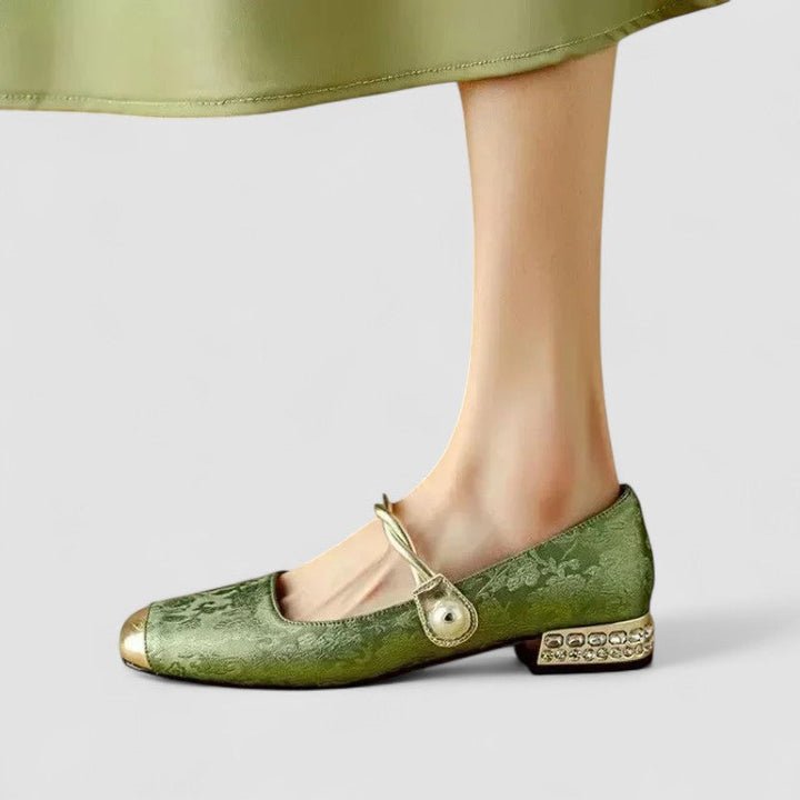 Women's Mary Jane Dress Shoes with Low Block Heel - Vintage Charm
