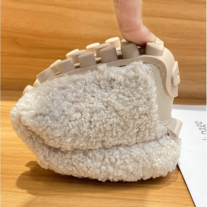 Women's Plush Flat Shoes - Cozy Comfort for Chilly Days