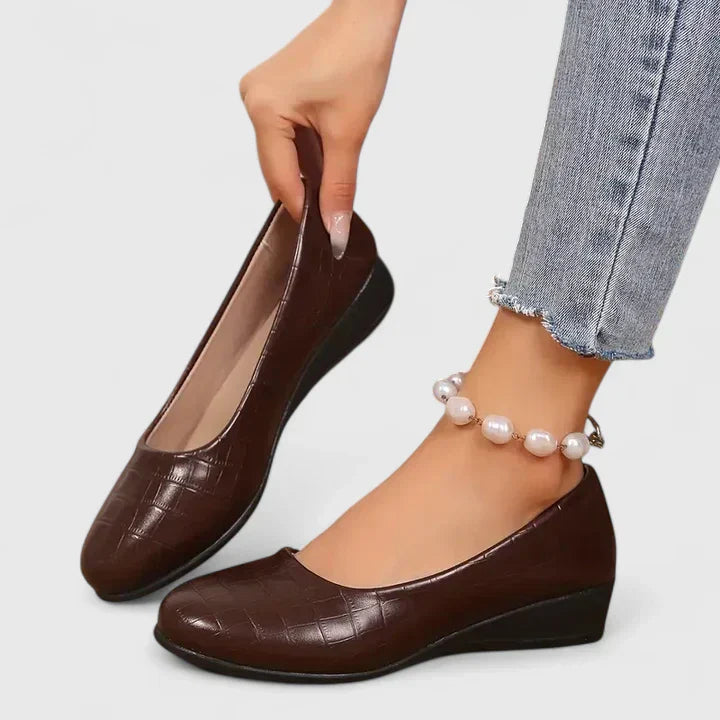 Women's Elegant Everyday Flats - Sleek & Supportive