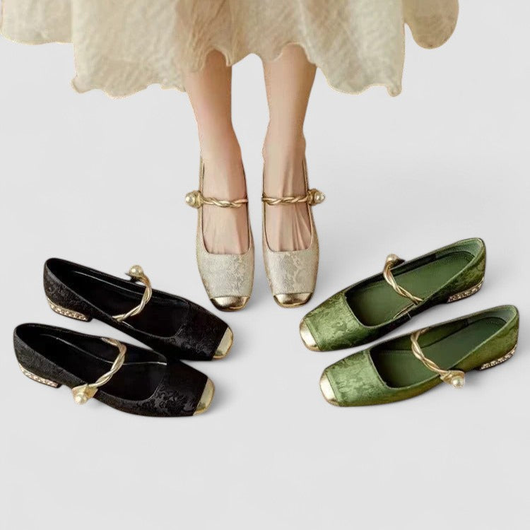 Women's Mary Jane Dress Shoes with Low Block Heel - Vintage Charm