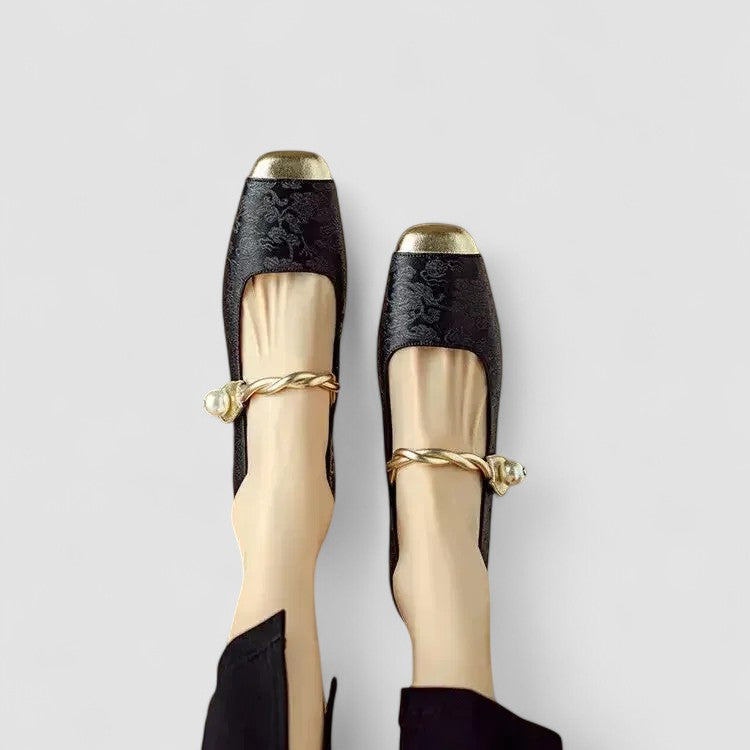 Women's Mary Jane Dress Shoes with Low Block Heel - Vintage Charm