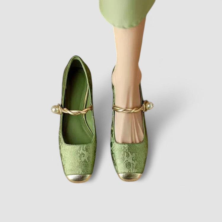 Women's Mary Jane Dress Shoes with Low Block Heel - Vintage Charm