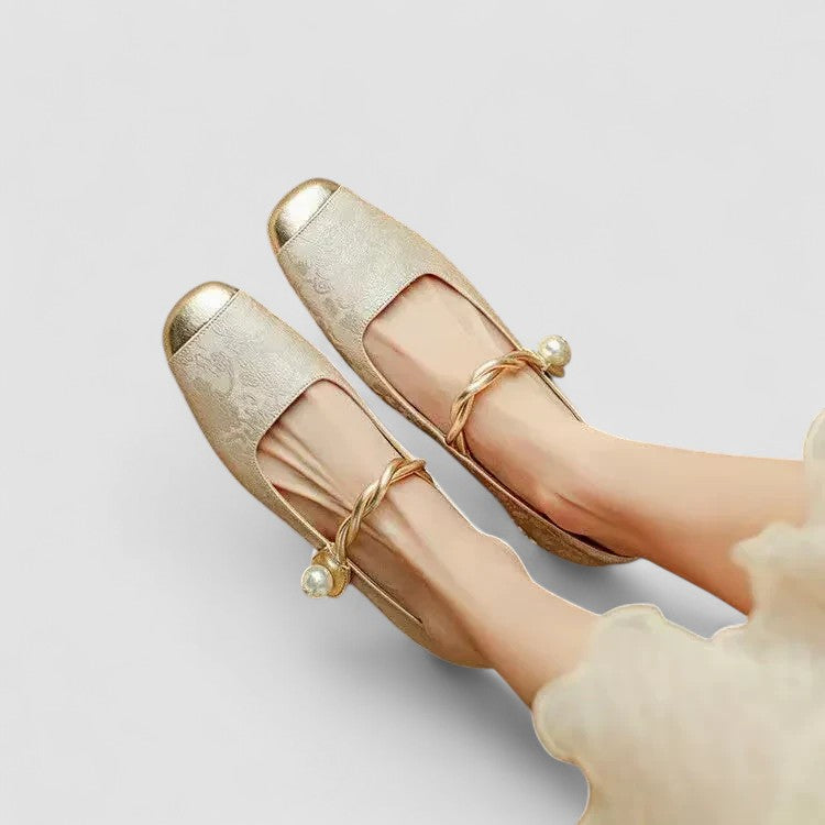 Women's Mary Jane Dress Shoes with Low Block Heel - Vintage Charm