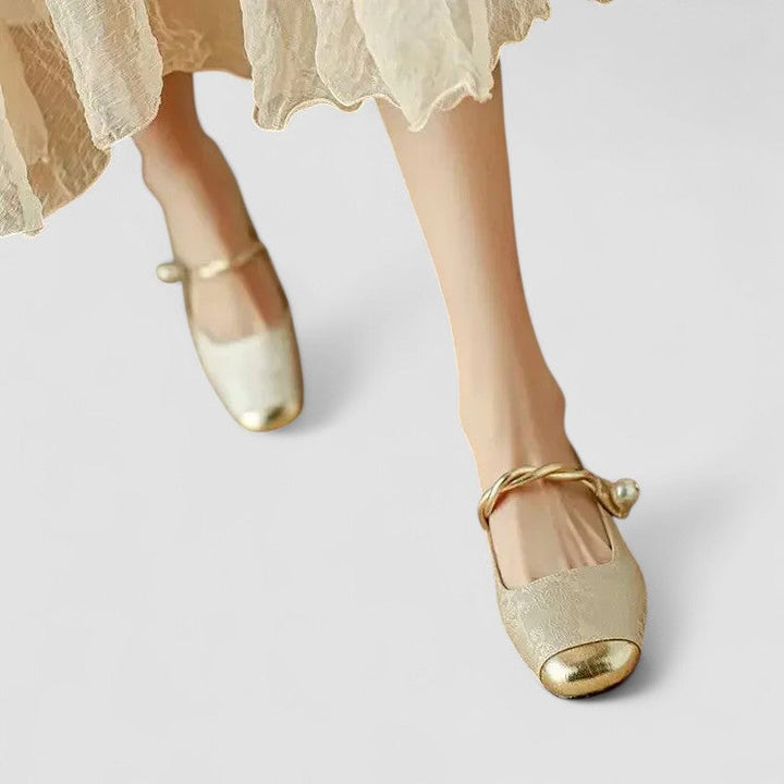 Women's Mary Jane Dress Shoes with Low Block Heel - Vintage Charm
