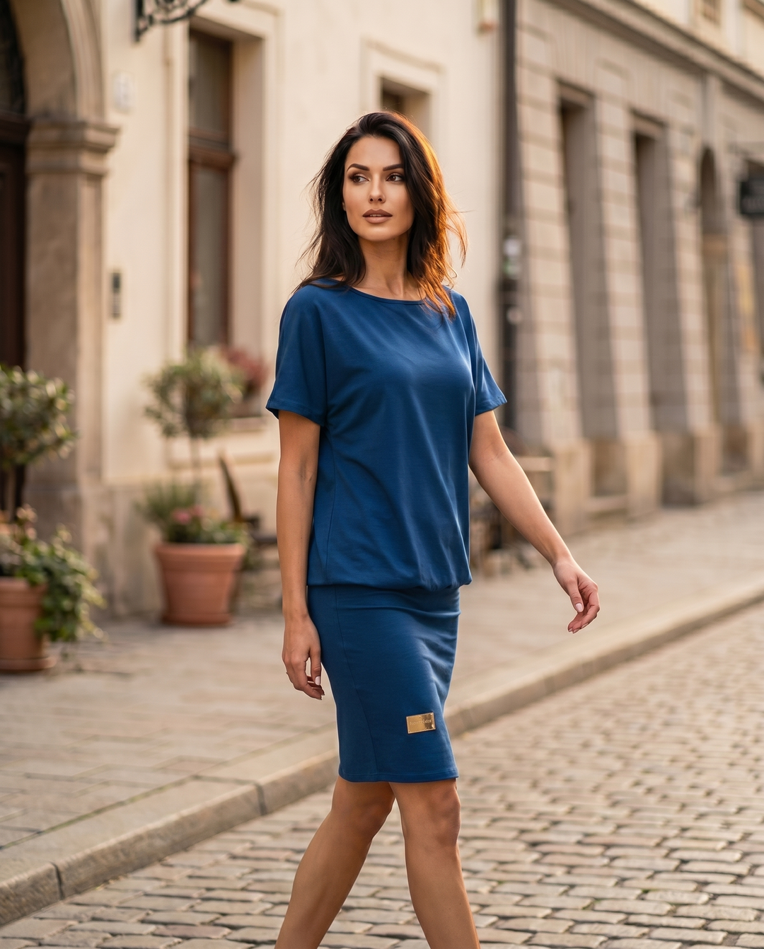 Melissa relaxed stretch dress in blue, sunlit street