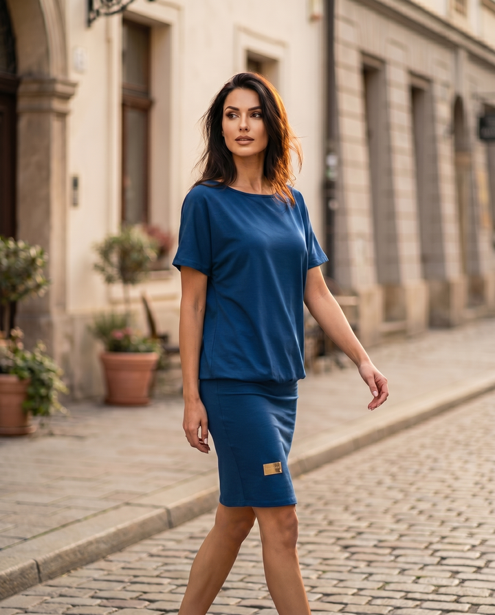 Melissa relaxed stretch dress in blue, sunlit street