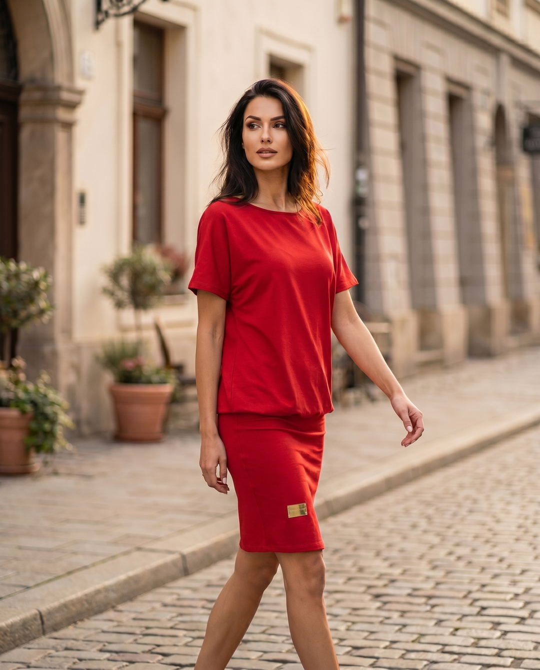 Melissa relaxed stretch dress in red, sunlit street
