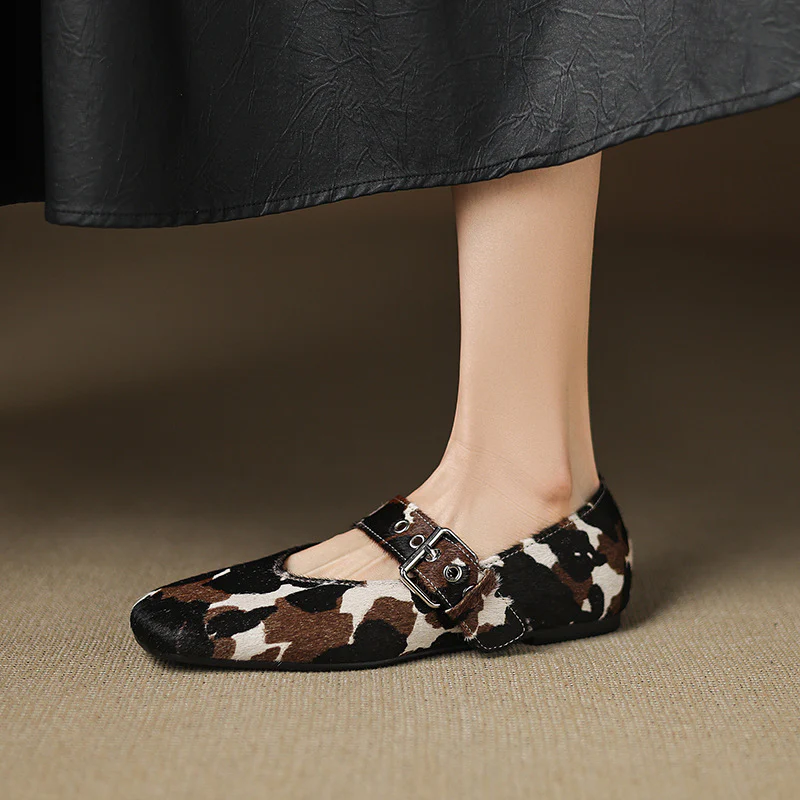 Women's Leather Mules - Smooth Leather, Sculpted Buckle