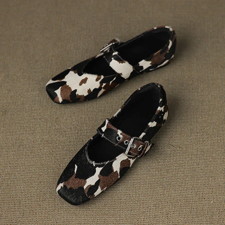 Women's Leather Mules - Smooth Leather, Sculpted Buckle