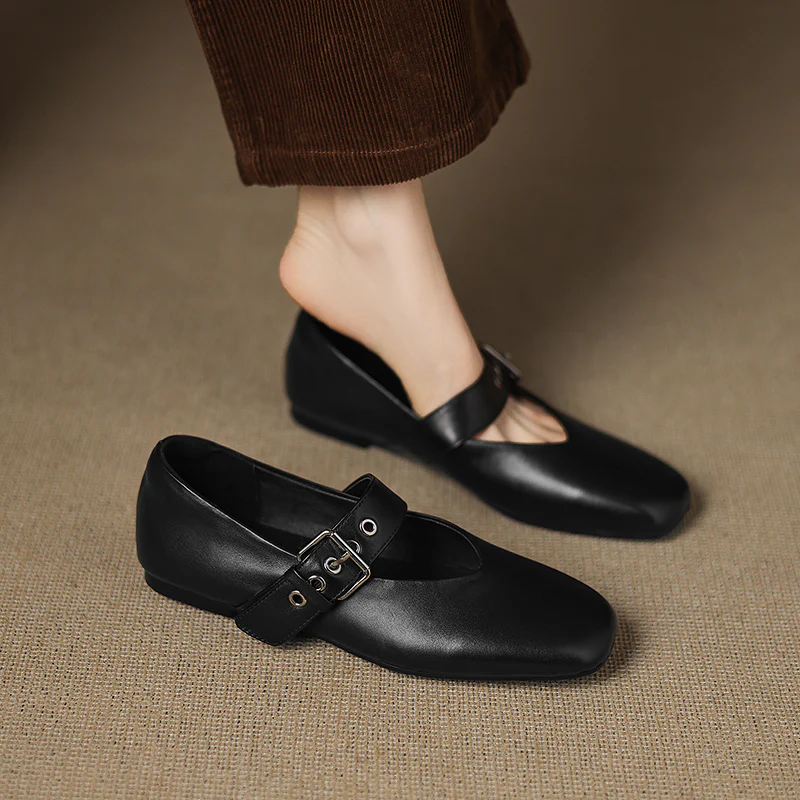 Women's Leather Mules - Smooth Leather, Sculpted Buckle