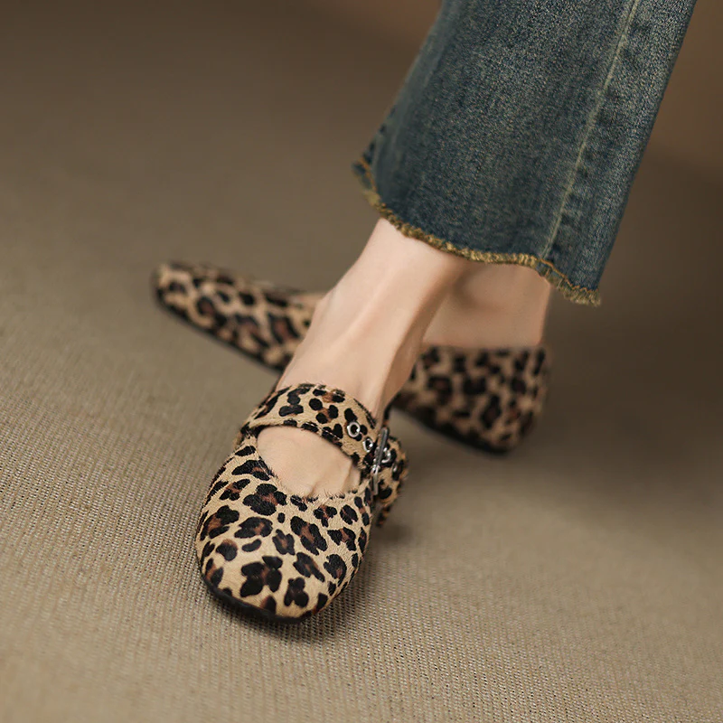 Women's Leather Mules - Smooth Leather, Sculpted Buckle