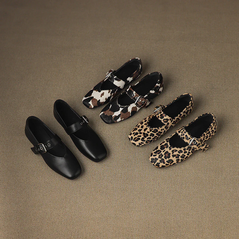 Women's Leather Mules - Smooth Leather, Sculpted Buckle