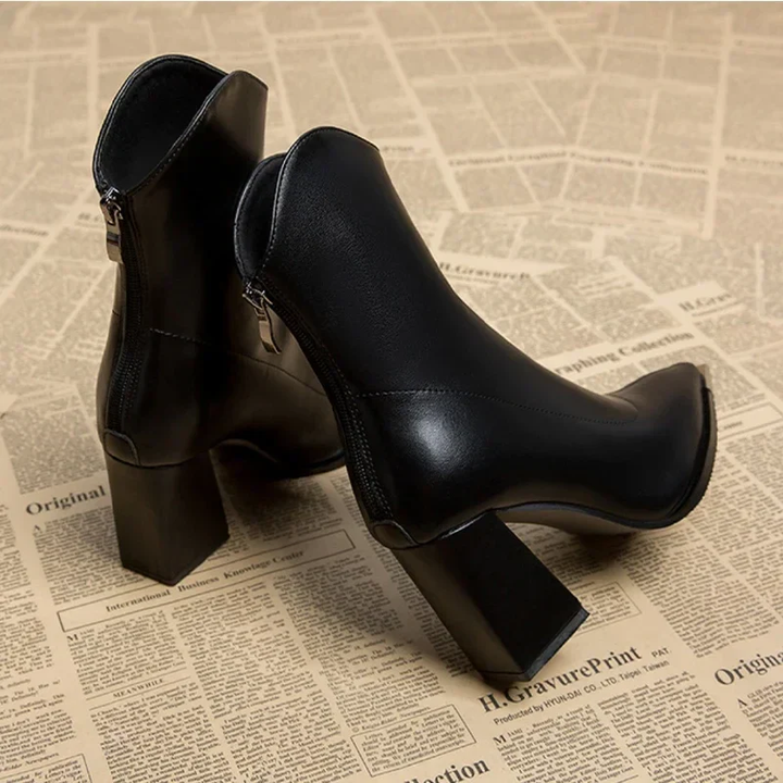 Women's Montrose Chrome Tip Chelsea Boots - Sleek Everyday Style