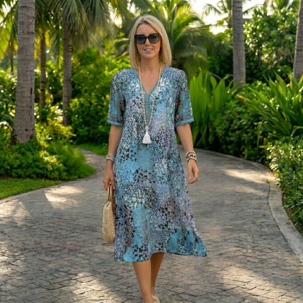 Women's Sculpted Waist Dress - Flowing Silhouette for a Flattering